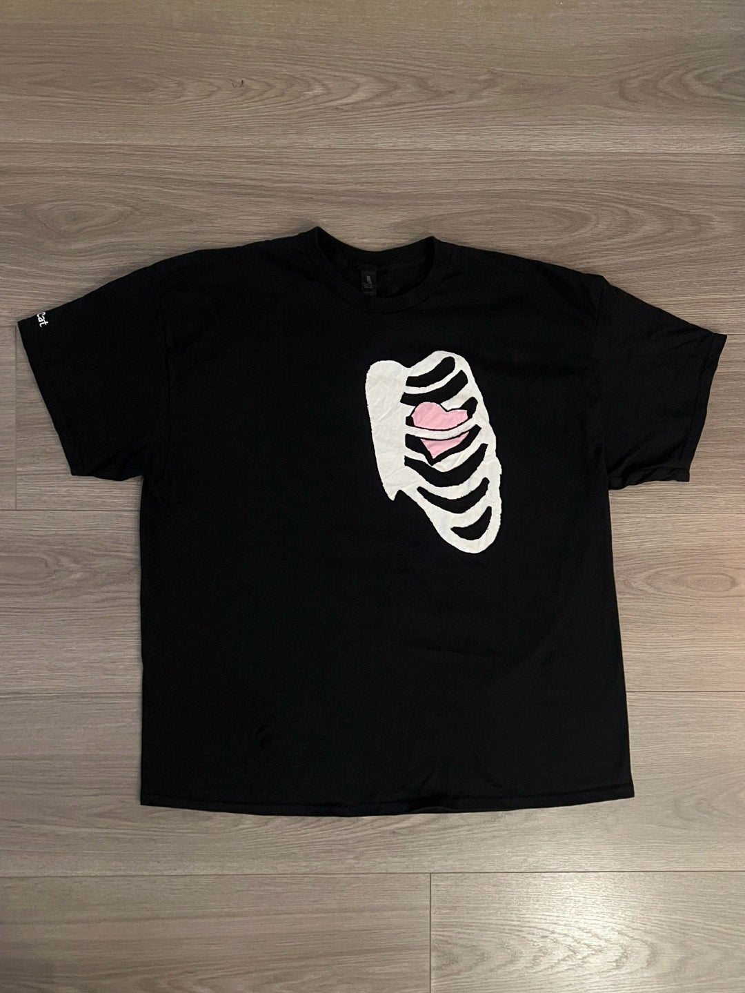 2XL Black Distressed Rib Heart Shirt