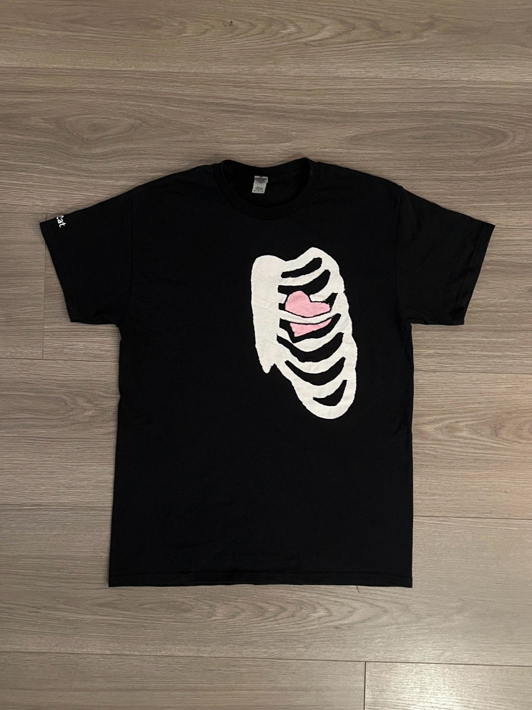 Medium Black Distressed Rib Heart Shirt