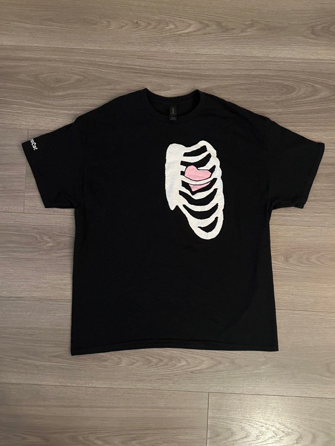 XL Black Distressed Rib Heart Shirt