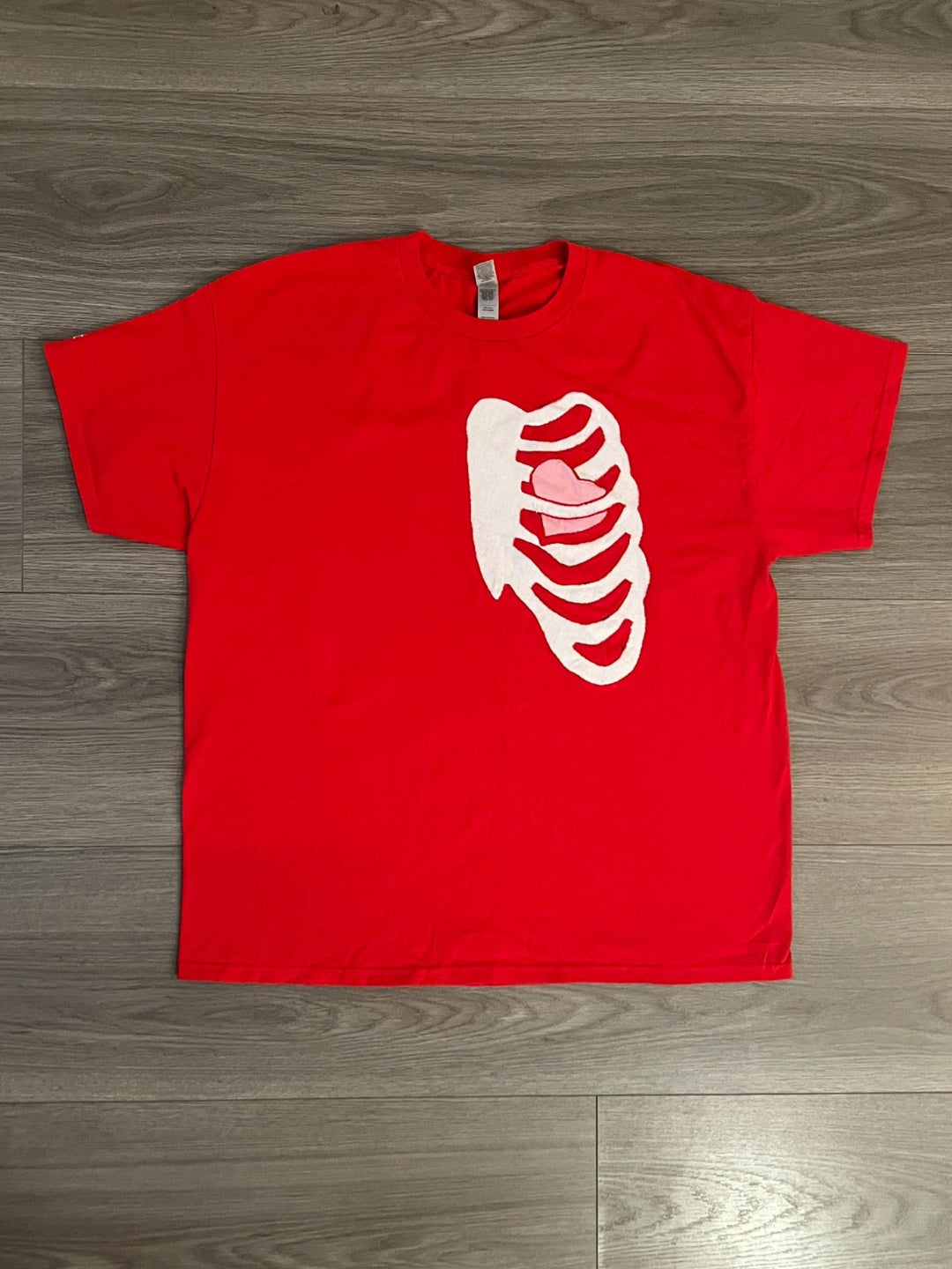 XL Red Distressed Rib Heart Shirt
