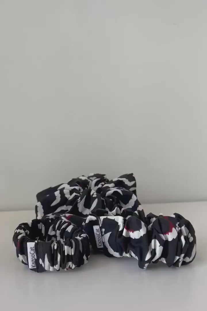Halloween Scrunchie - Glow in the Dark Vampire Teeth - Spooky Halloween Accessory